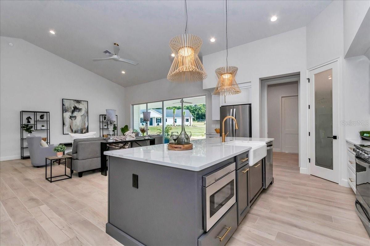 1631 W HWY 329, CITRA, FL, 32113