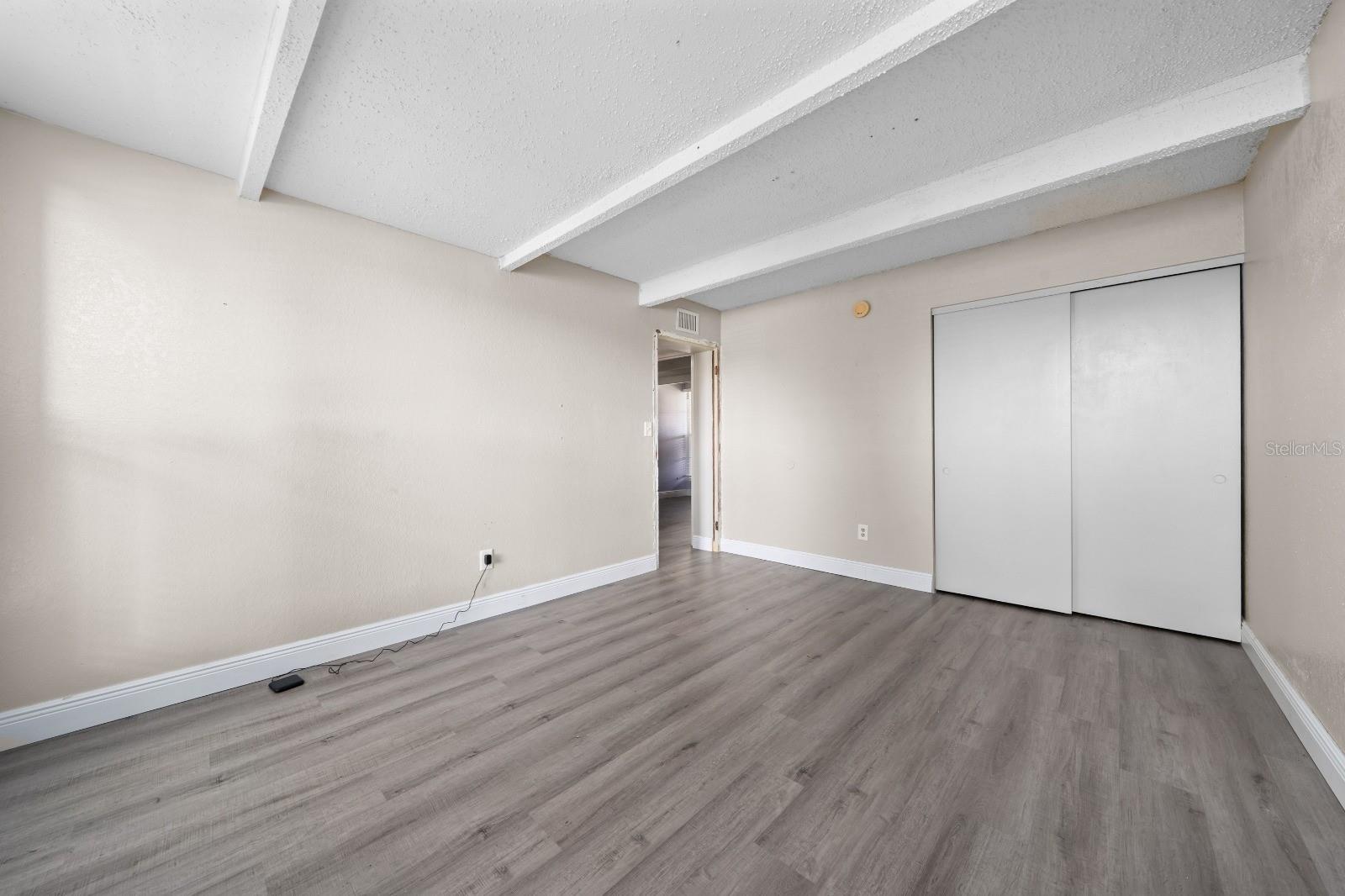 O6314034 Property Photo