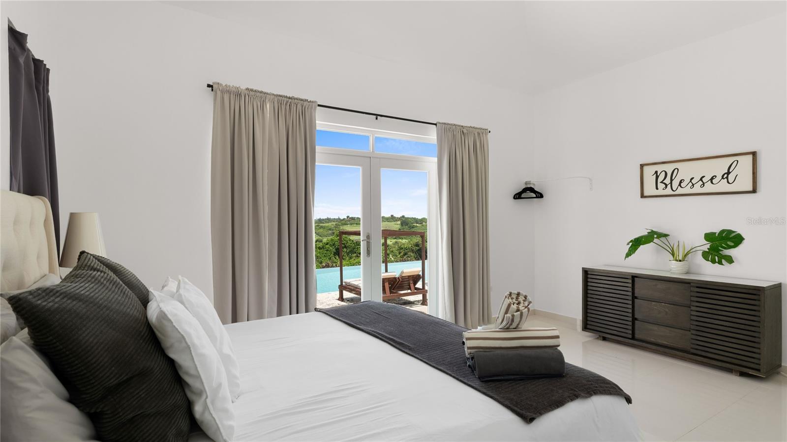 PR9113973 Property Photo