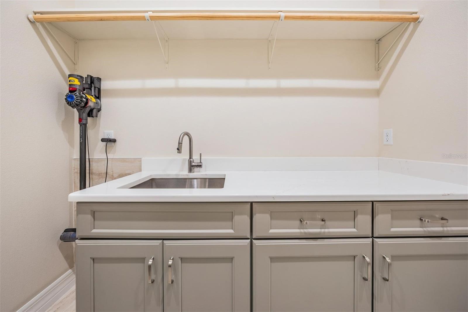 17566 HYLAND LN, DADE CITY, FL, 33523