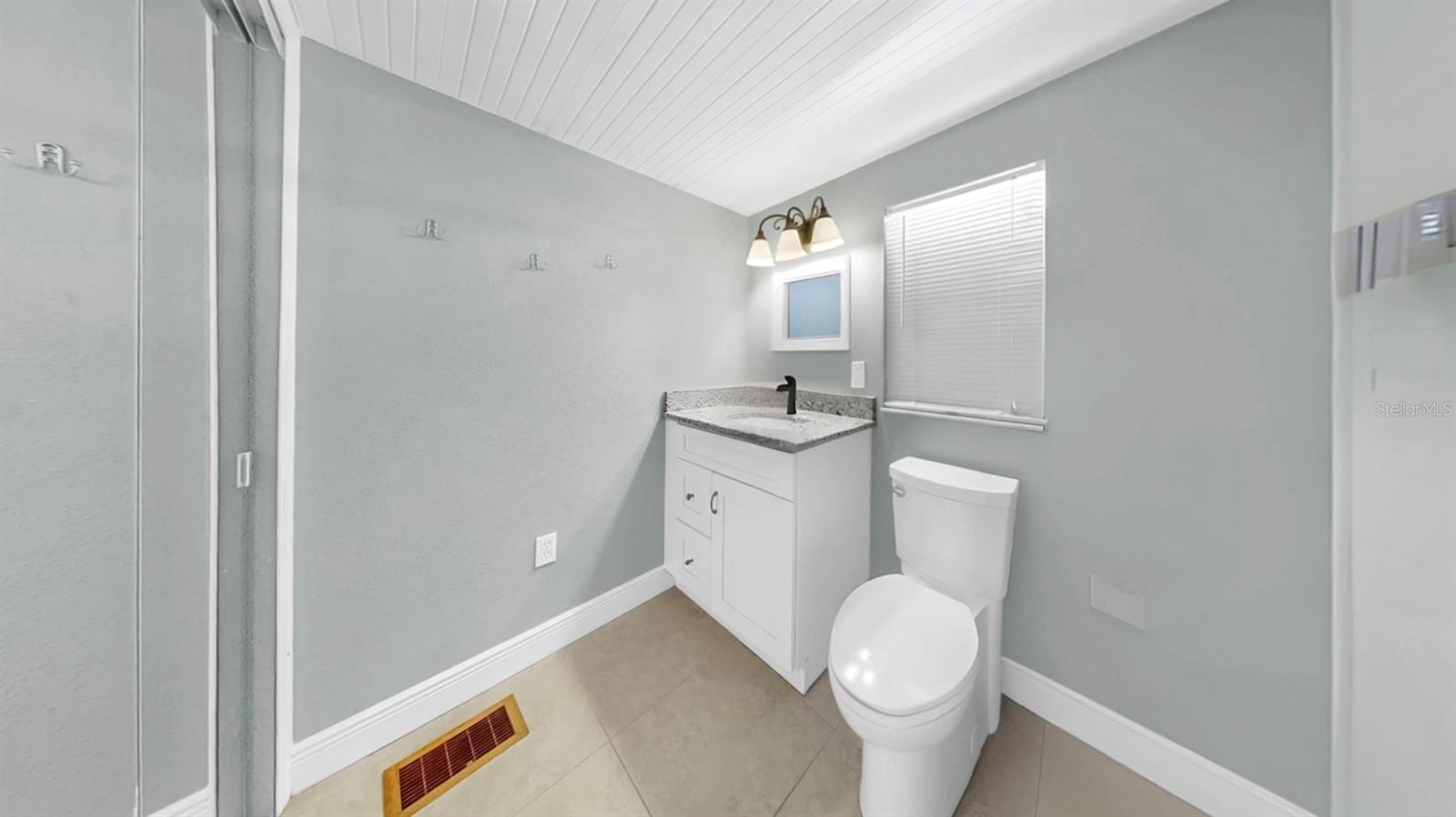 TB8391962 Property Photo