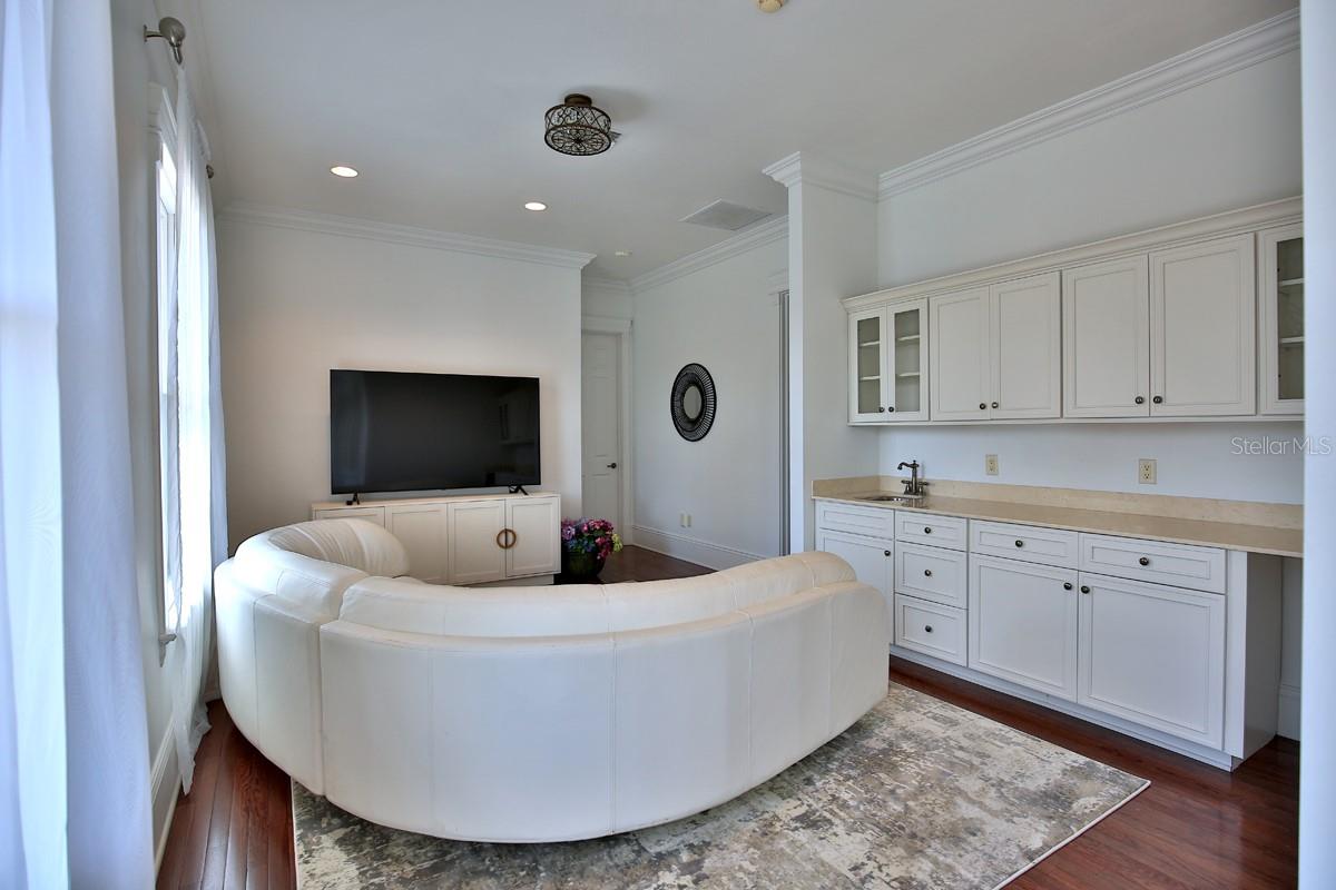 OM702736 Property Photo