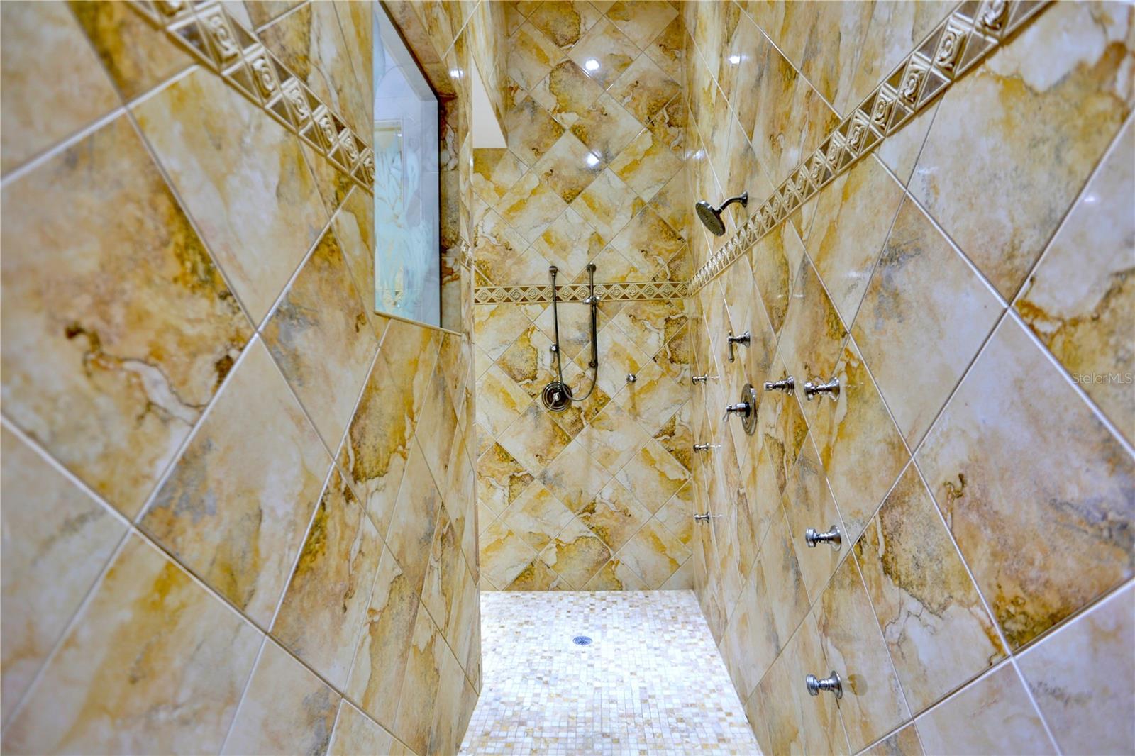 OM702736 Property Photo