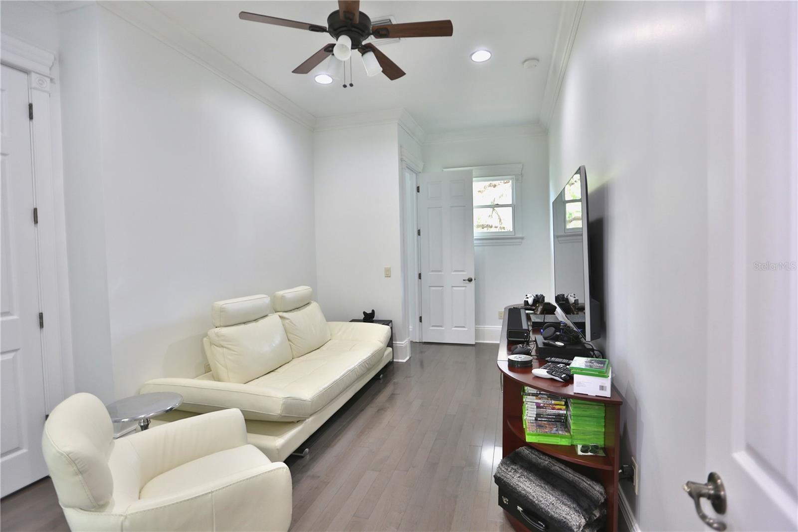 OM702736 Property Photo