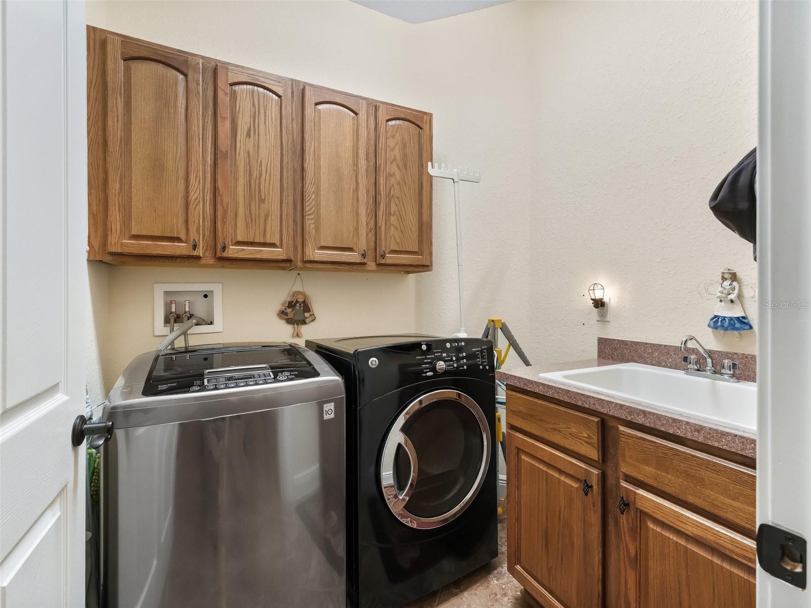 5235 ISLAND TERRACE CT, LADY LAKE, FL, 32159