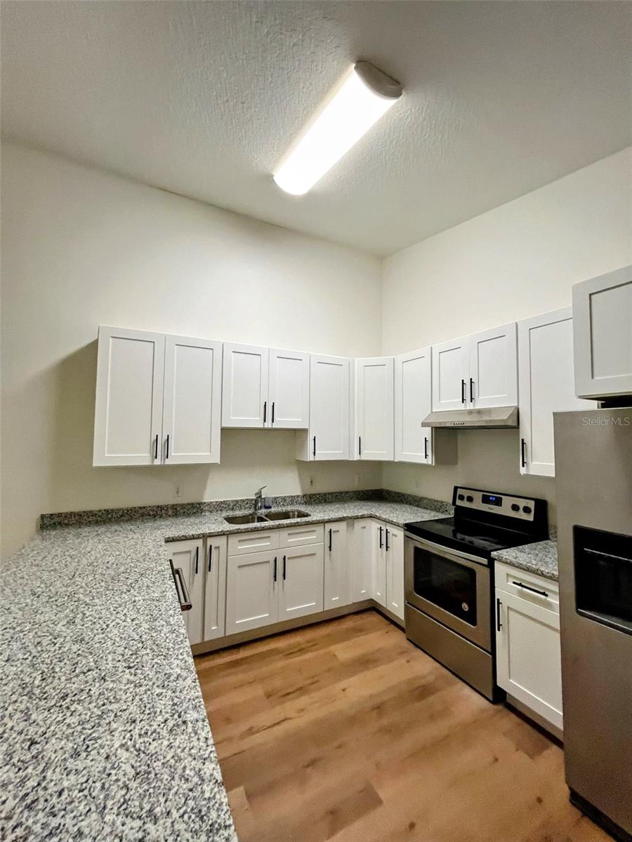 8514 N HYALEAH RD, TAMPA, FL, 33617