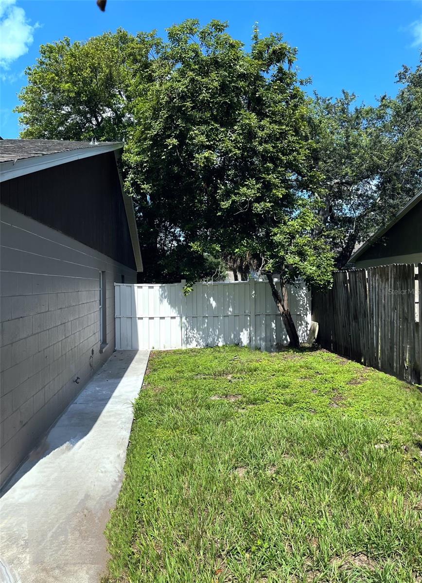 8514 N HYALEAH RD, TAMPA, FL, 33617