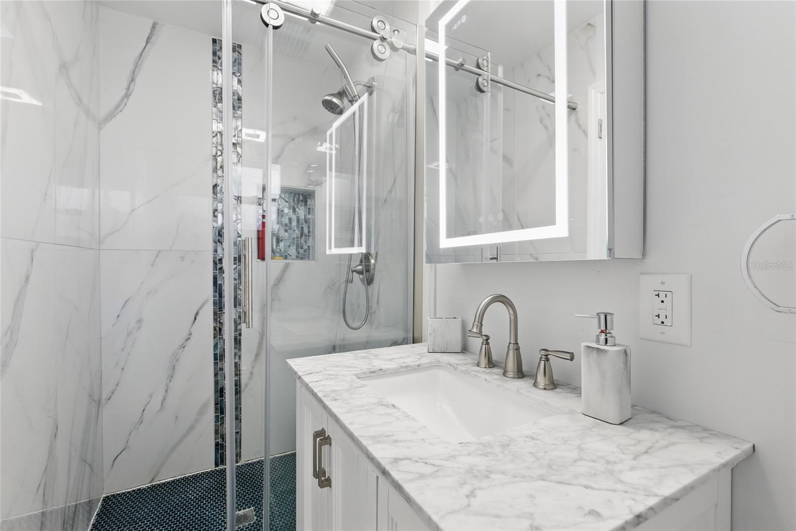 2072 GRANDVIEW AVE S, SANFORD, FL, 32771