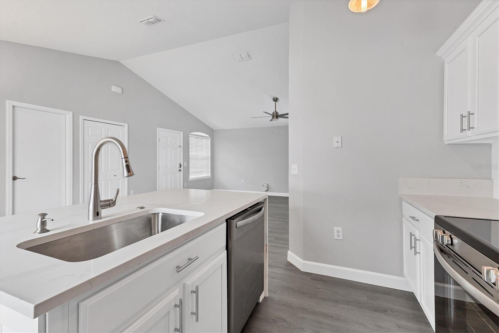 711 BRENTON LEAF DR, RUSKIN, FL, 33570