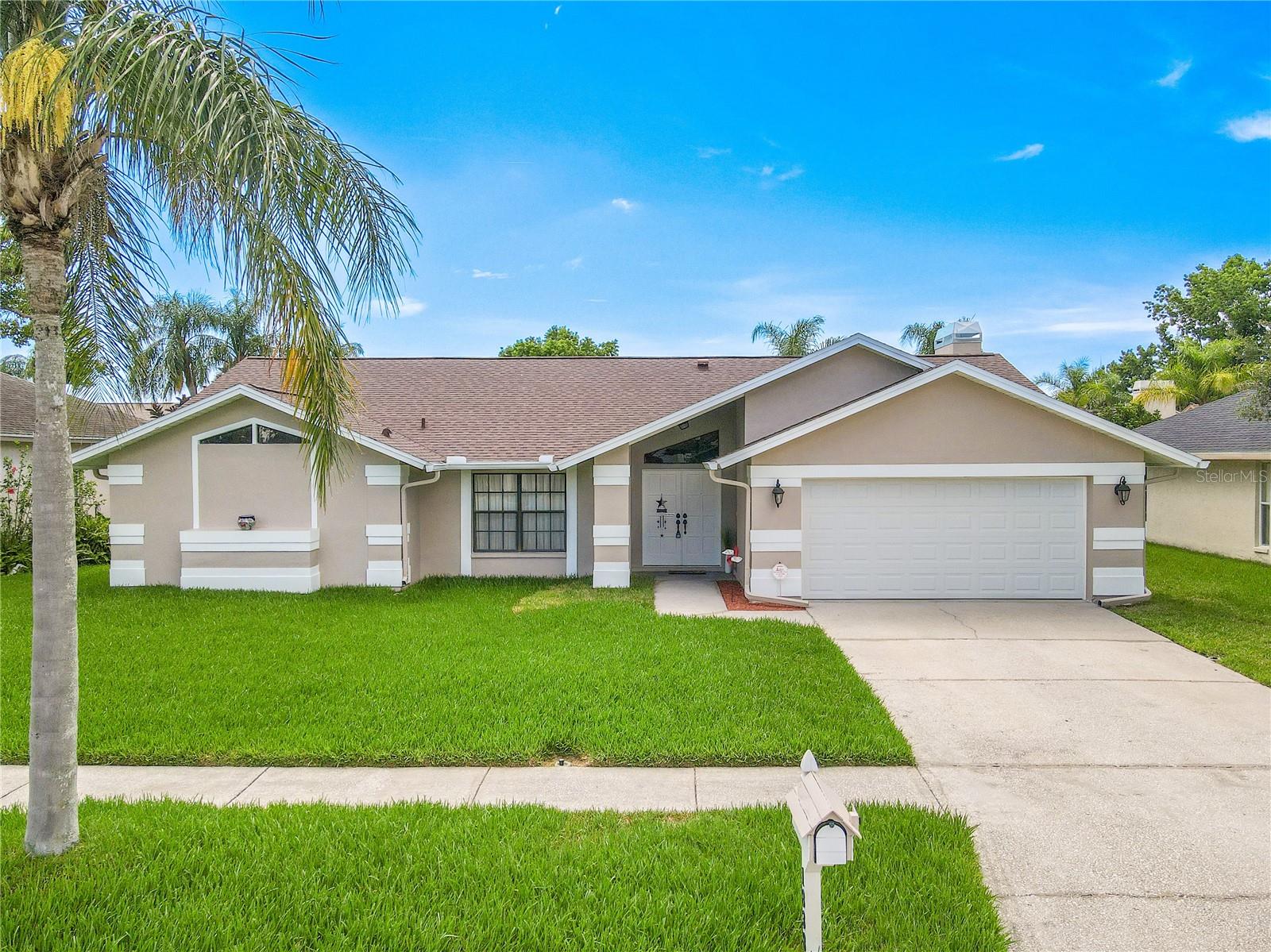 Beautifully maintained 4-bedroom, 2-bath pool home in the sought-after Boot Ranch community of Eagle Ridge.