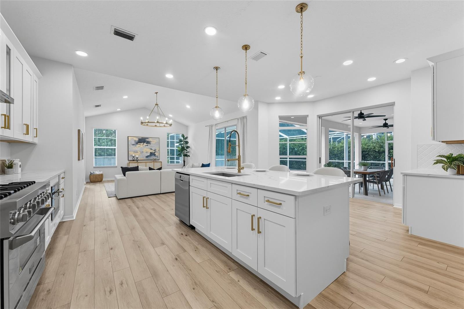 9402 WOODBAY DR, TAMPA, FL, 33626