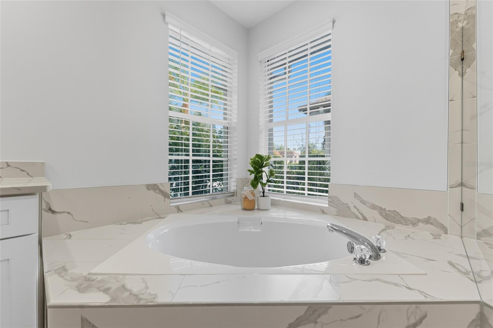 9402 WOODBAY DR, TAMPA, FL, 33626