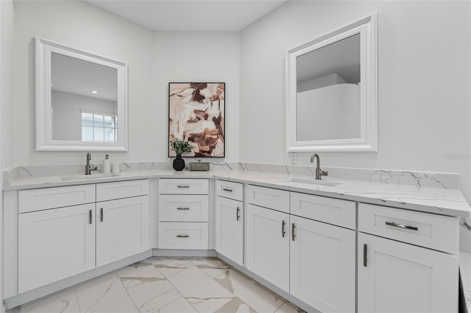 9402 WOODBAY DR, TAMPA, FL, 33626