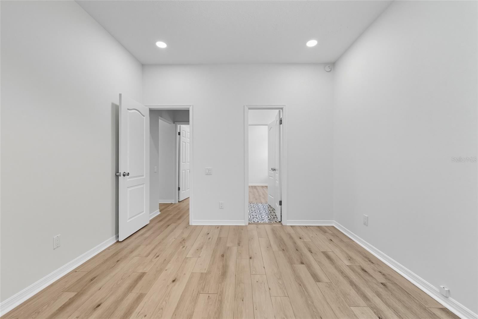 9402 WOODBAY DR, TAMPA, FL, 33626