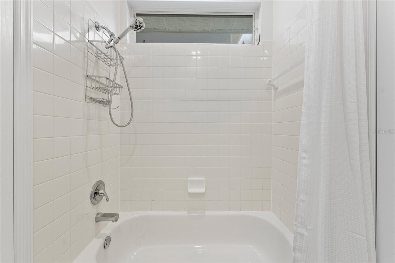 9402 WOODBAY DR, TAMPA, FL, 33626