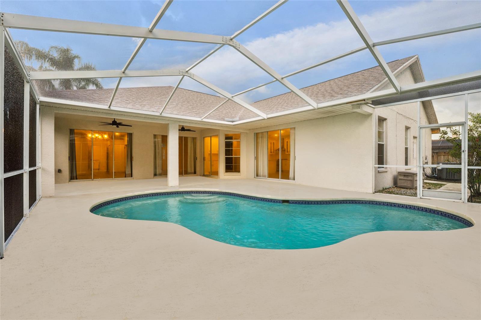 9402 WOODBAY DR, TAMPA, FL, 33626