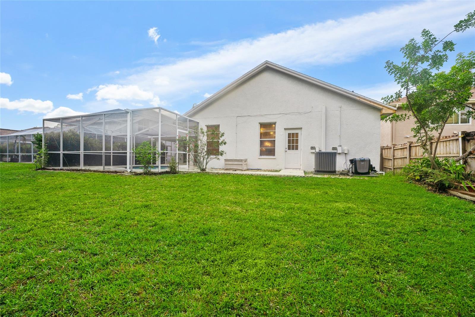 9402 WOODBAY DR, TAMPA, FL, 33626