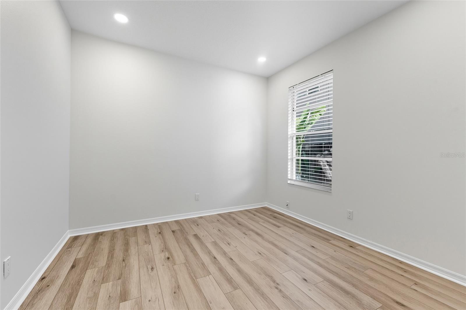 9402 WOODBAY DR, TAMPA, FL, 33626