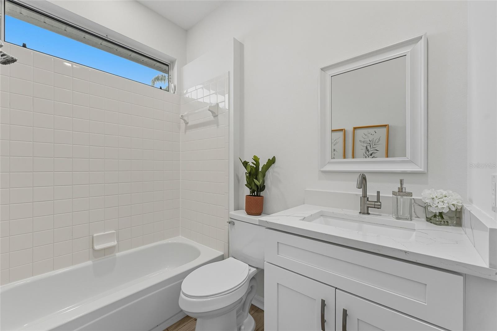 9402 WOODBAY DR, TAMPA, FL, 33626