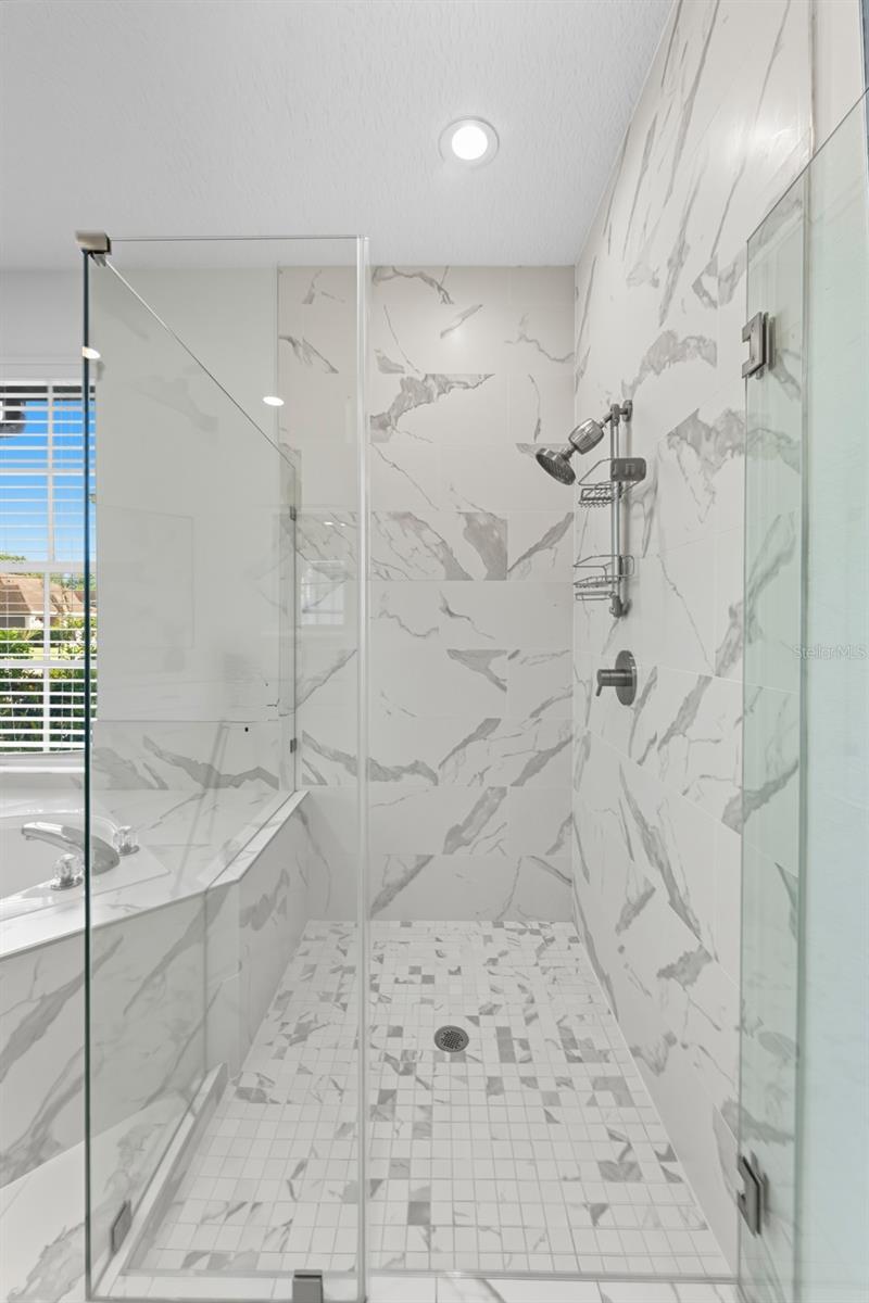 9402 WOODBAY DR, TAMPA, FL, 33626