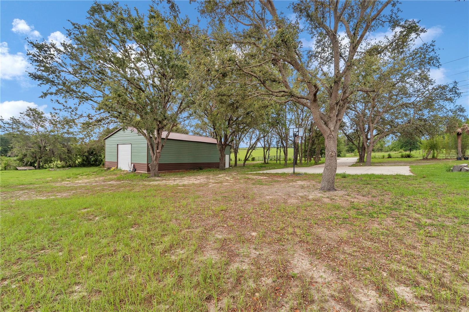 7565 DEWEY ROBBINS RD, HOWEY IN THE HILLS, FL, 34737