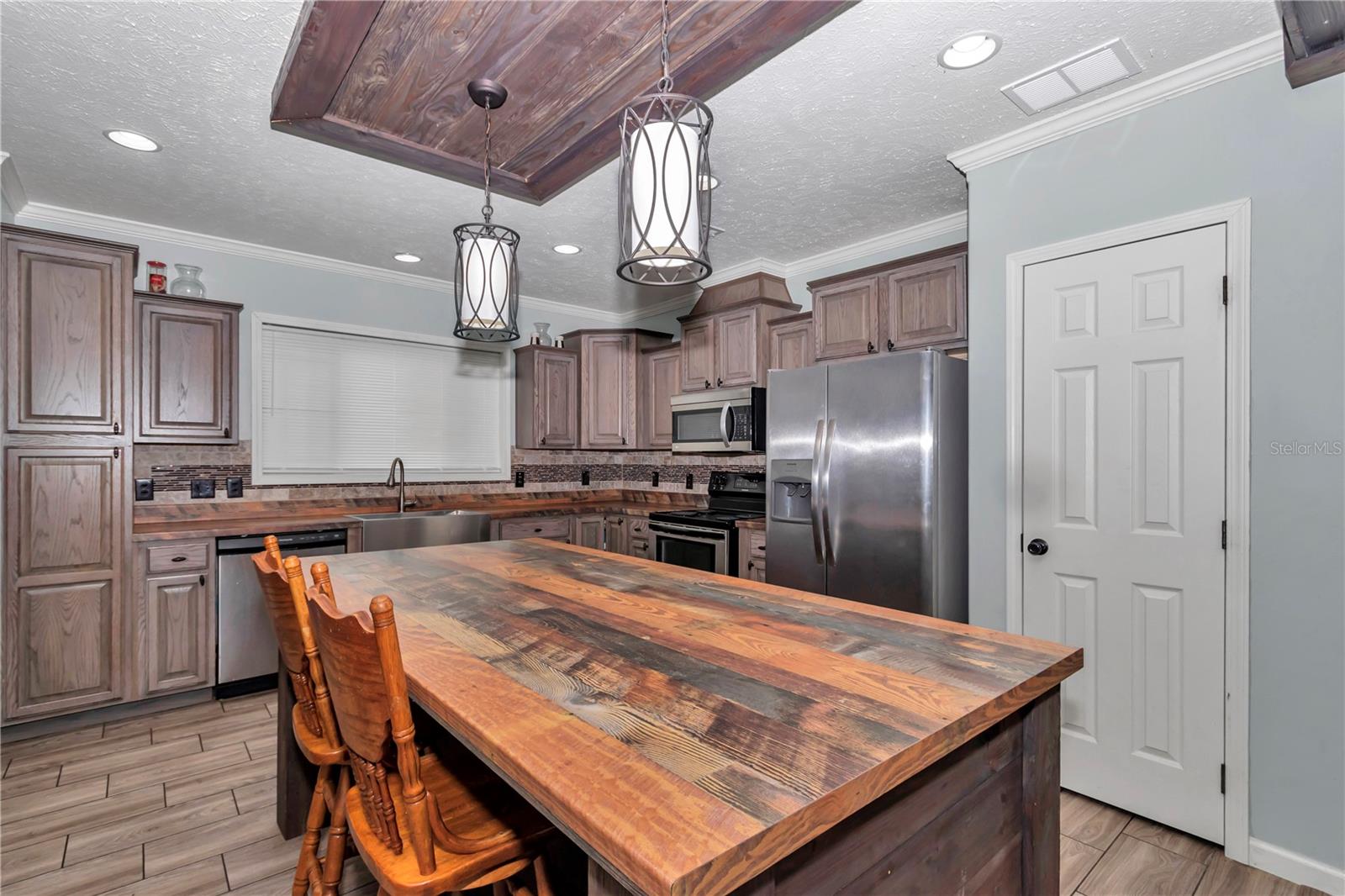 7565 DEWEY ROBBINS RD, HOWEY IN THE HILLS, FL, 34737