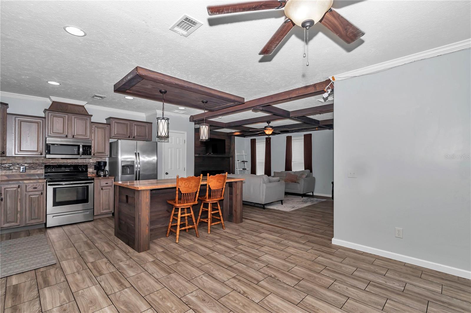 7565 DEWEY ROBBINS RD, HOWEY IN THE HILLS, FL, 34737