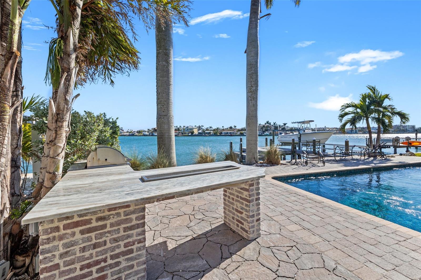 17077 DOLPHIN DR, NORTH REDINGTON BEACH, FL, 33708