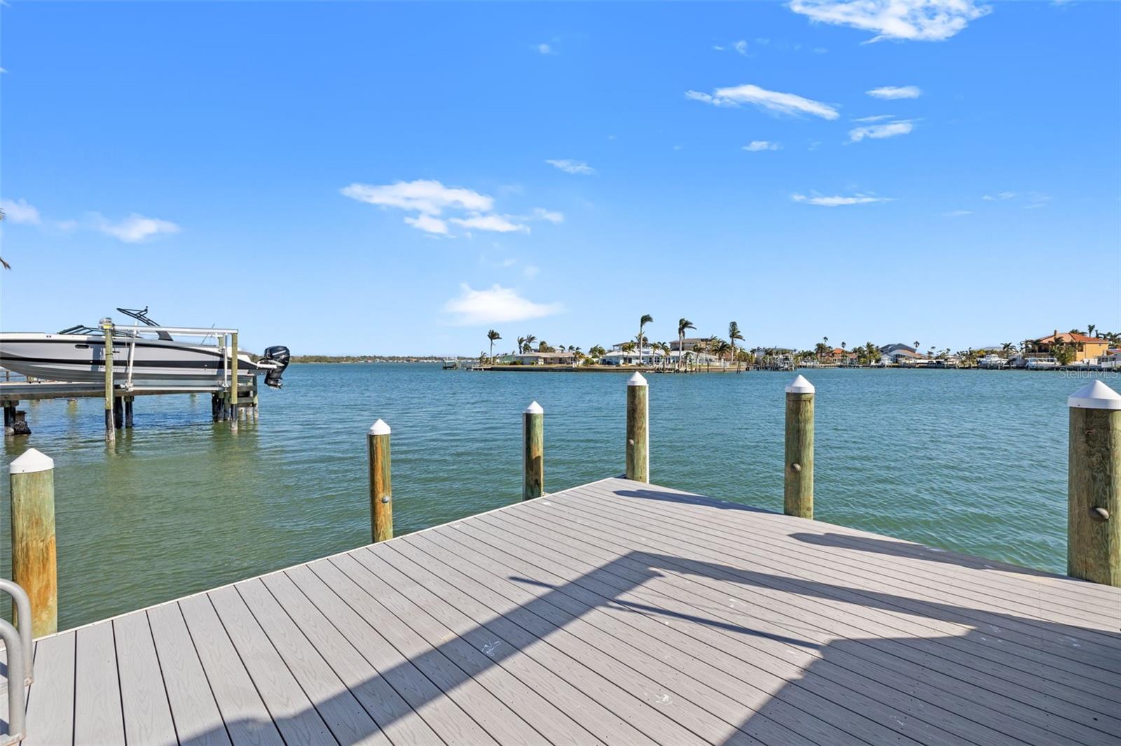 17077 DOLPHIN DR, NORTH REDINGTON BEACH, FL, 33708