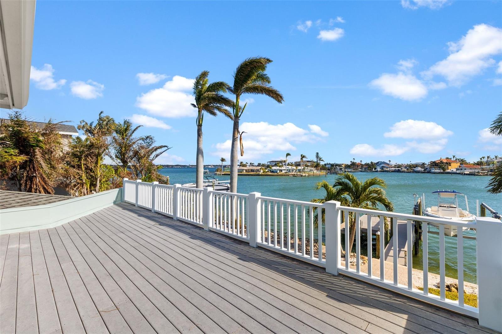 17077 DOLPHIN DR, NORTH REDINGTON BEACH, FL, 33708