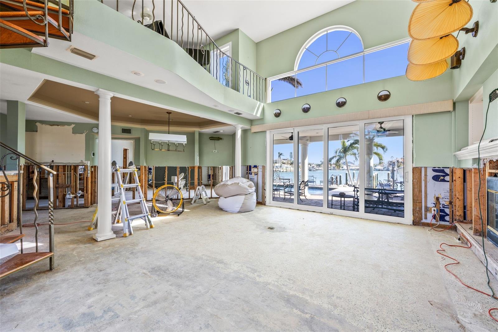 17077 DOLPHIN DR, NORTH REDINGTON BEACH, FL, 33708