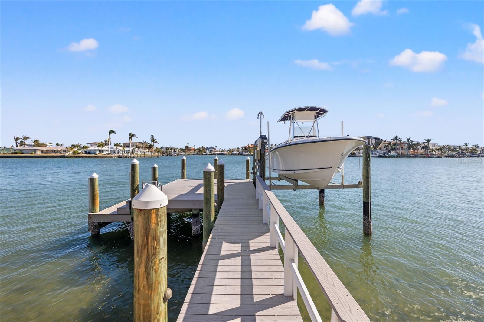 17077 DOLPHIN DR, NORTH REDINGTON BEACH, FL, 33708