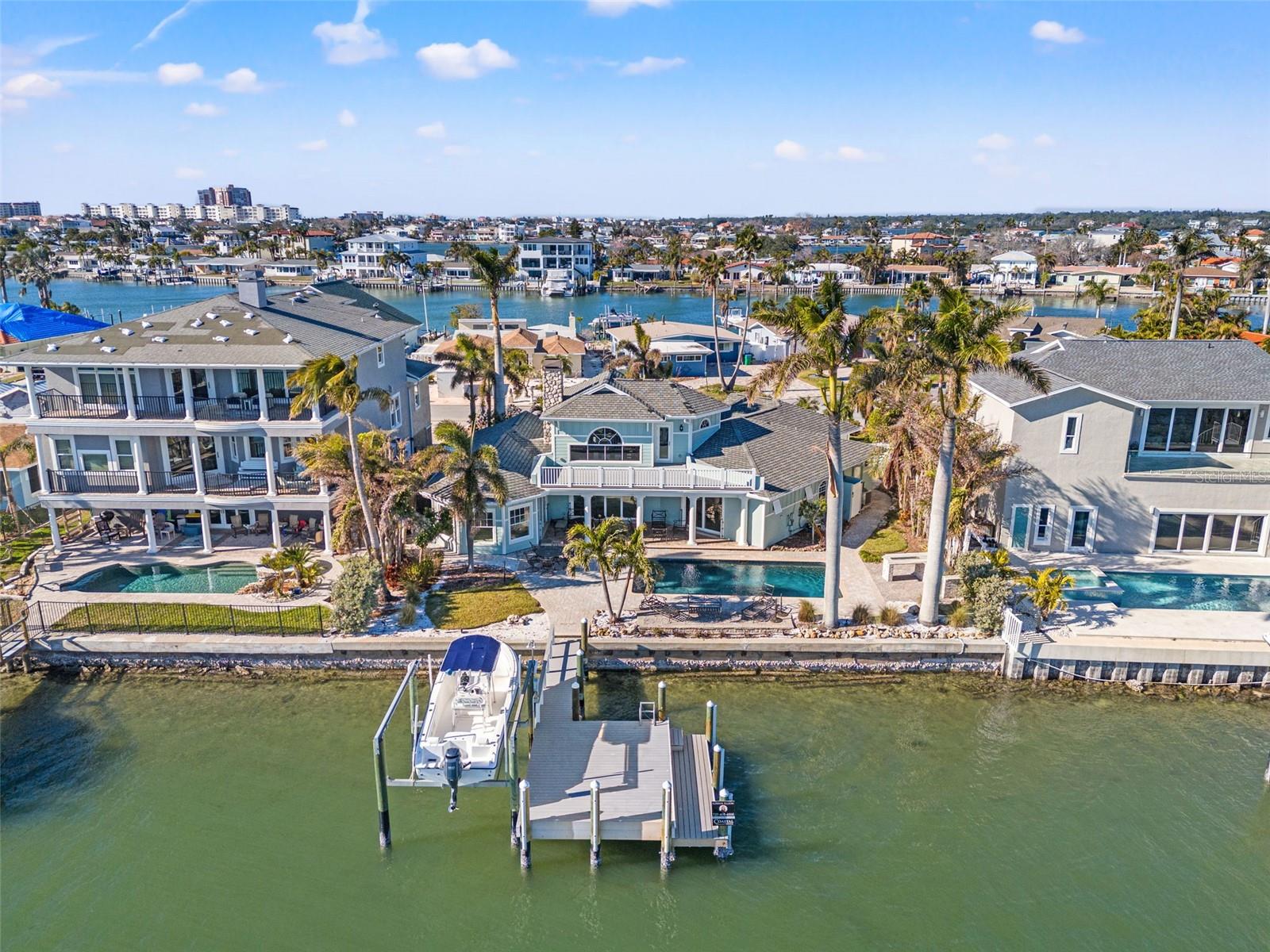 17077 DOLPHIN DR, NORTH REDINGTON BEACH, FL, 33708