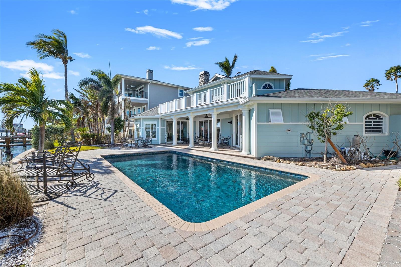 17077 DOLPHIN DR, NORTH REDINGTON BEACH, FL, 33708