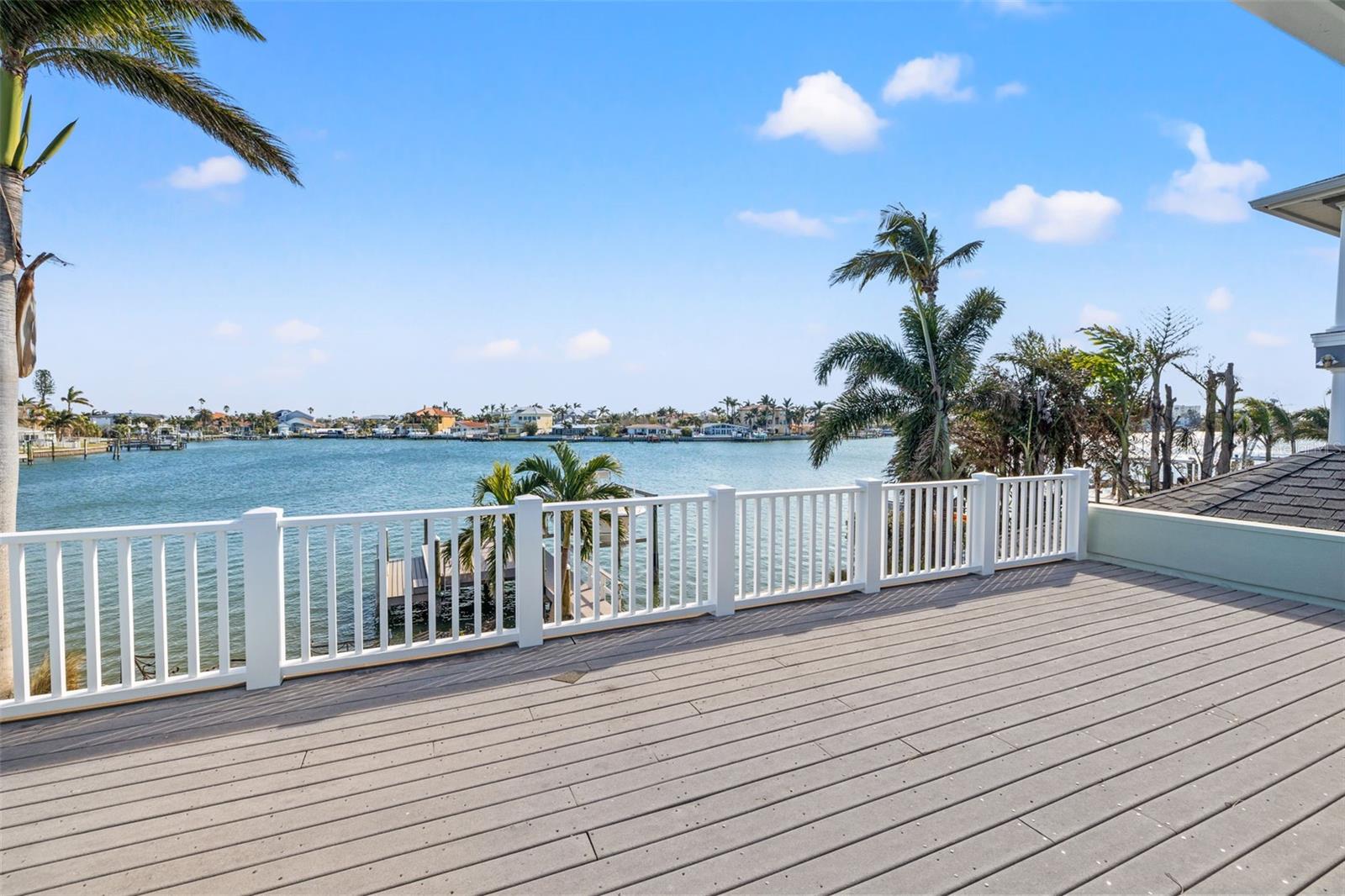 17077 DOLPHIN DR, NORTH REDINGTON BEACH, FL, 33708