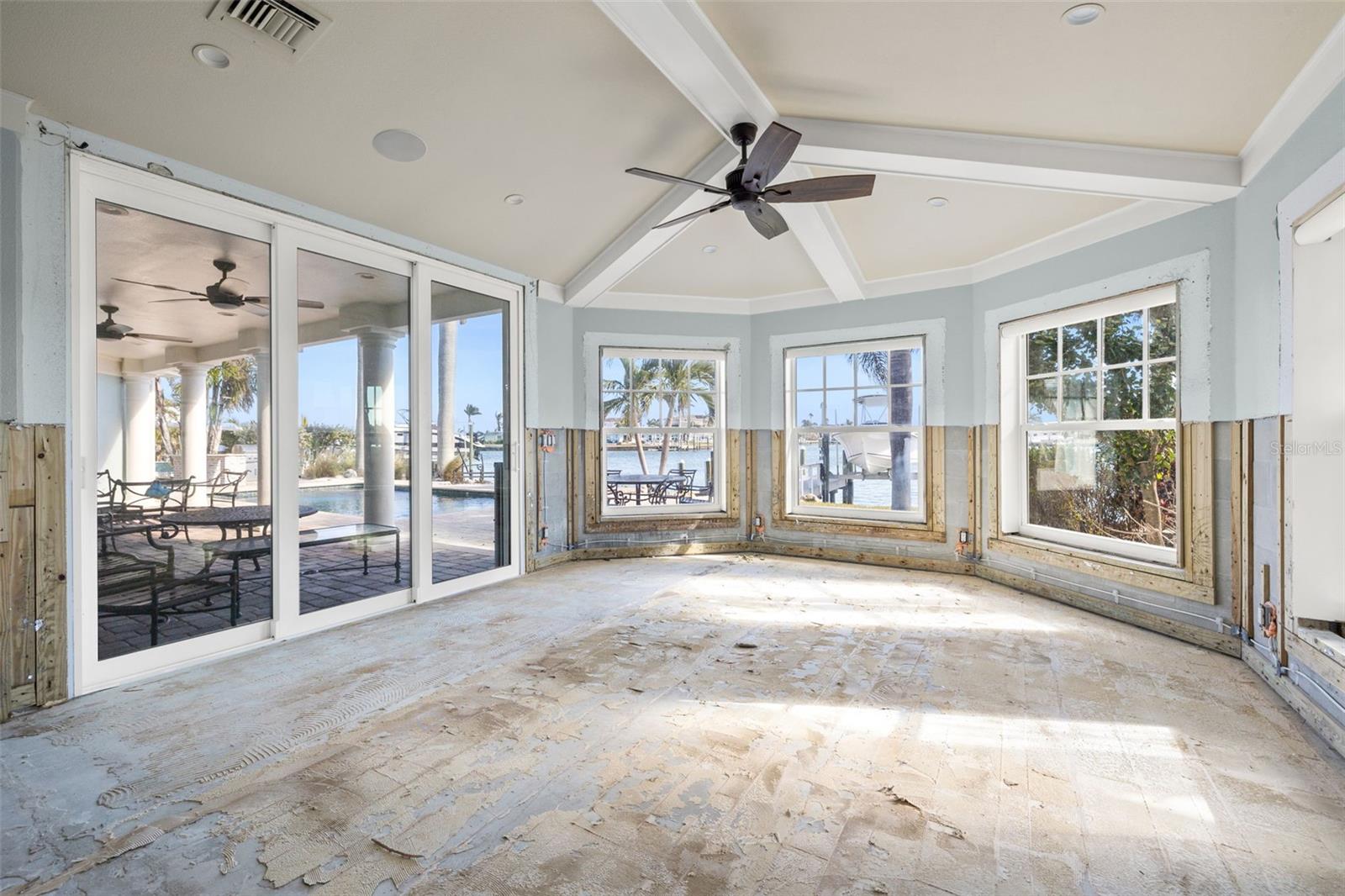 17077 DOLPHIN DR, NORTH REDINGTON BEACH, FL, 33708