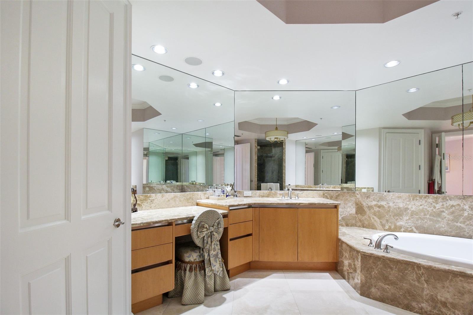 1300 BENJAMIN FRANKLIN DR #701, SARASOTA, FL, 34236