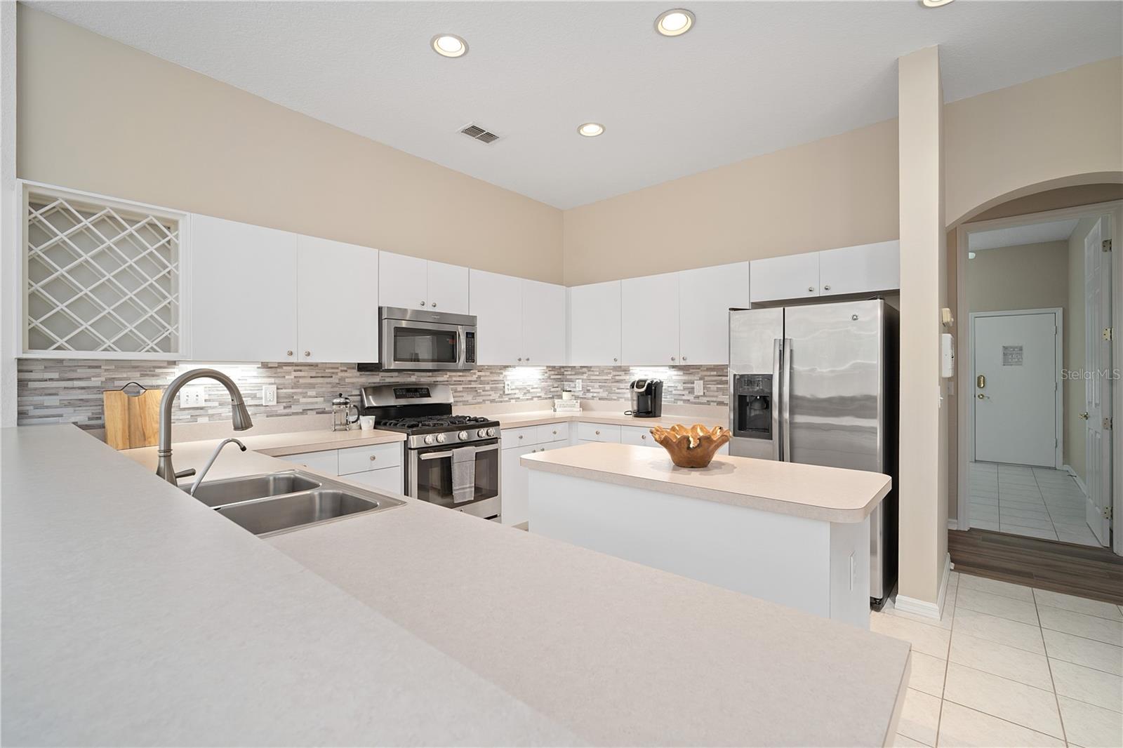 1103 SIGNATURE DR, SUN CITY CENTER, FL, 33573