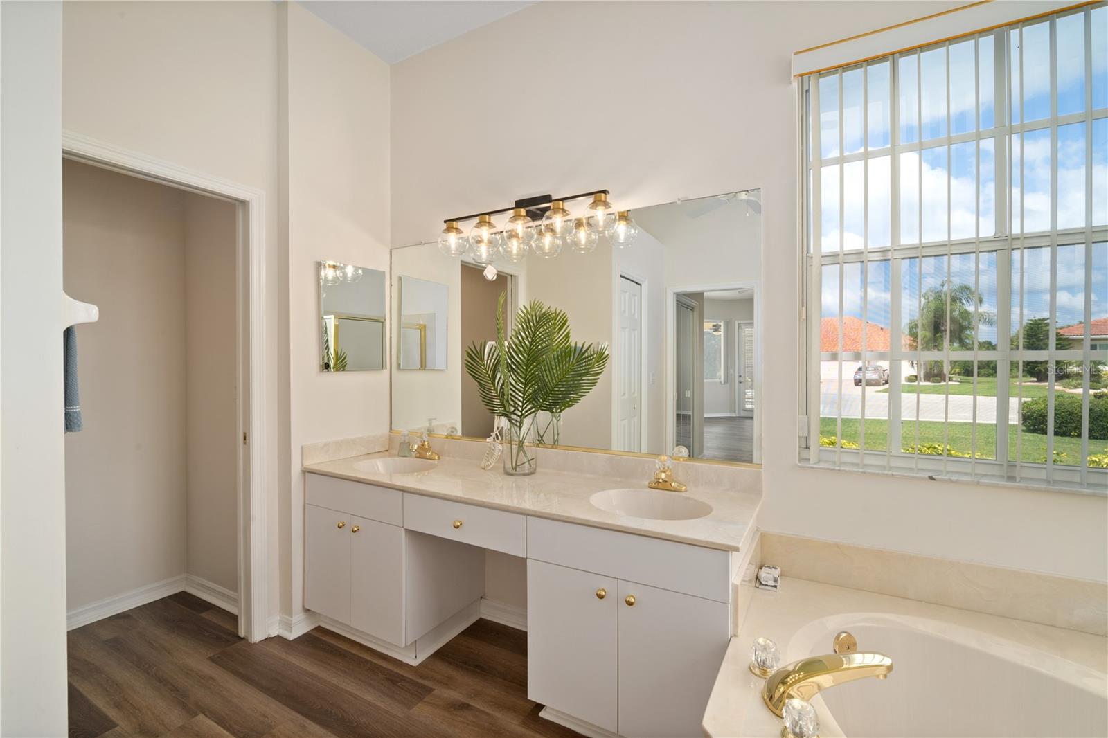 1103 SIGNATURE DR, SUN CITY CENTER, FL, 33573