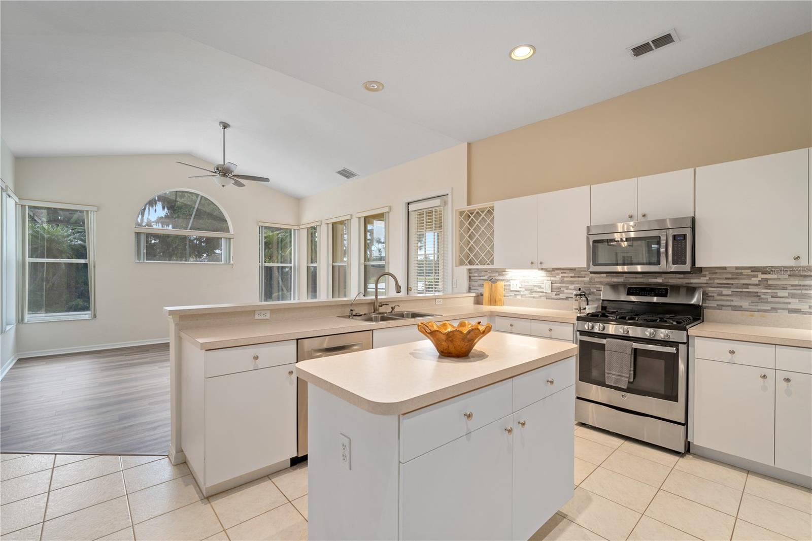 1103 SIGNATURE DR, SUN CITY CENTER, FL, 33573