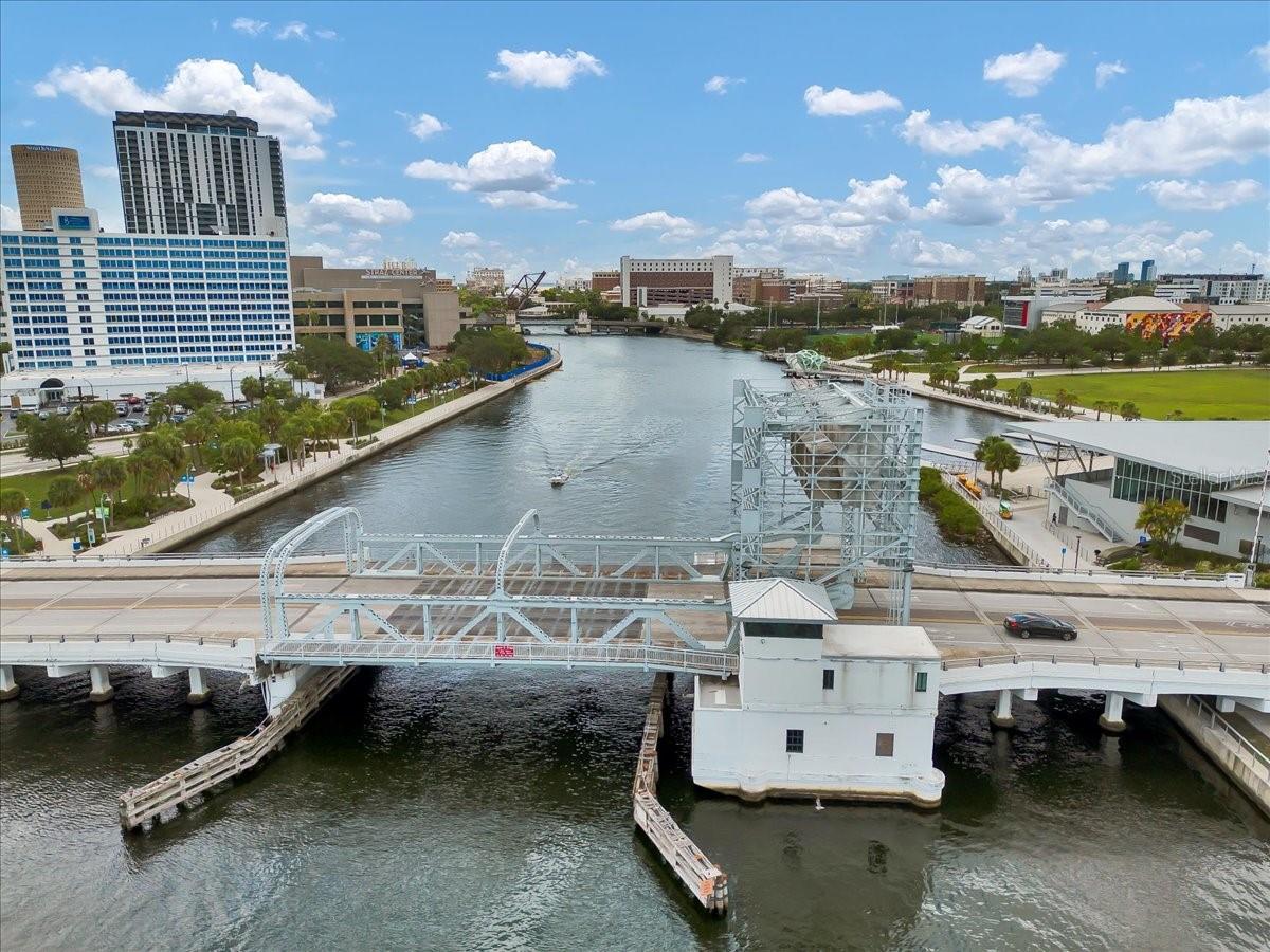 1501 DOYLE CARLTON DR #303, TAMPA, FL, 33602