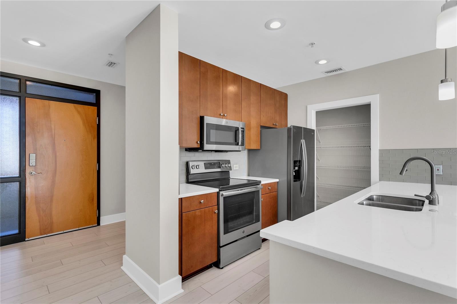 1501 DOYLE CARLTON DR #303, TAMPA, FL, 33602