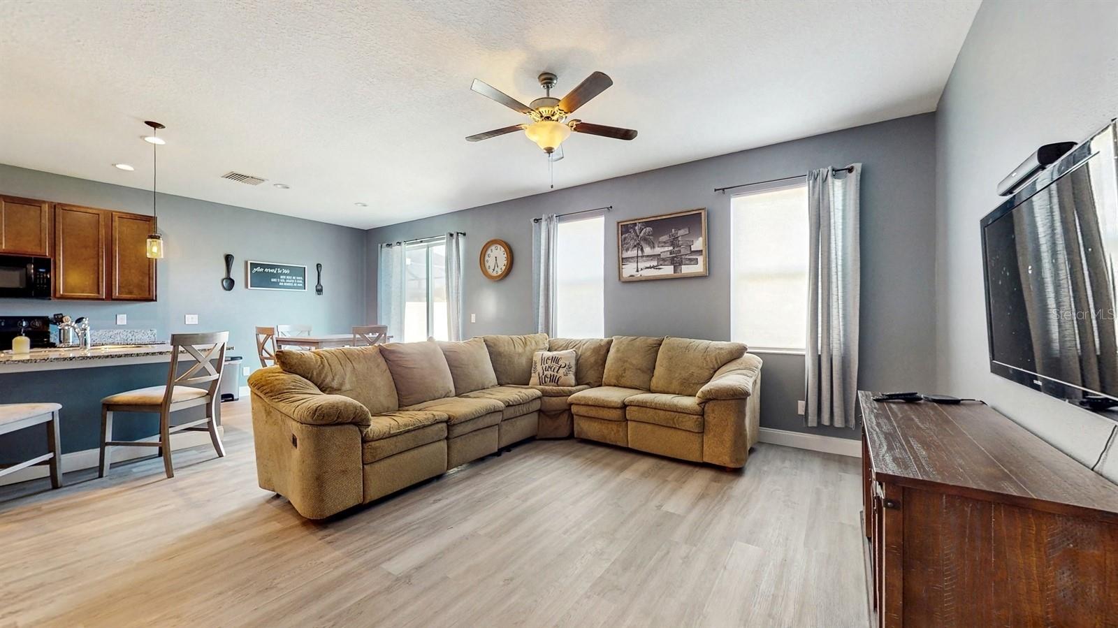 8111 BRICKLETON WOODS AVE, GIBSONTON, FL, 33534