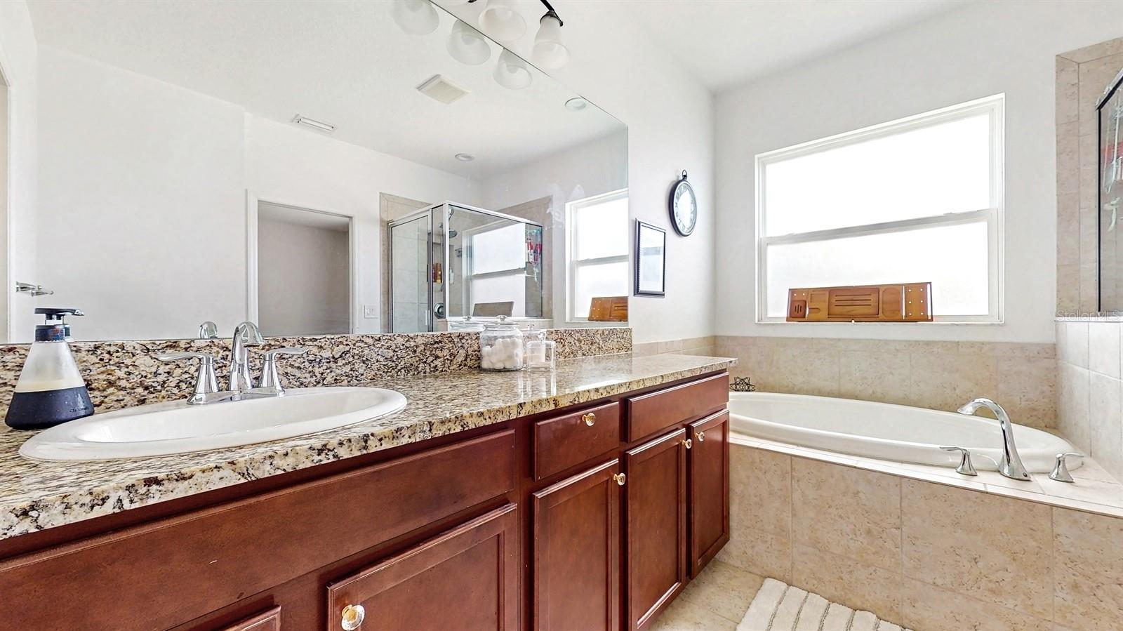 8111 BRICKLETON WOODS AVE, GIBSONTON, FL, 33534