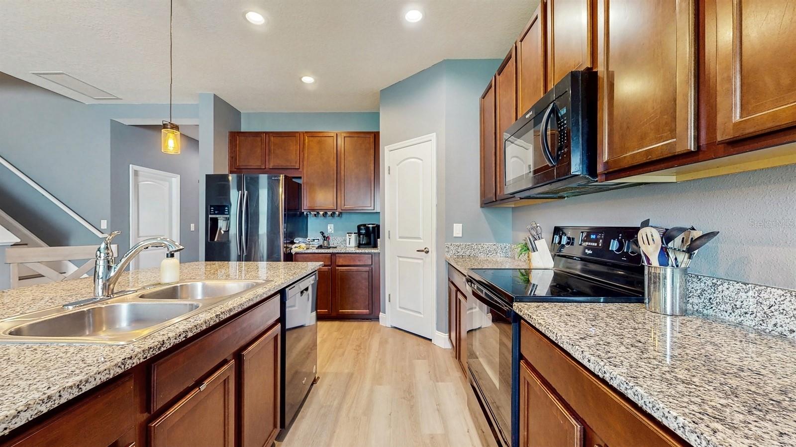 8111 BRICKLETON WOODS AVE, GIBSONTON, FL, 33534