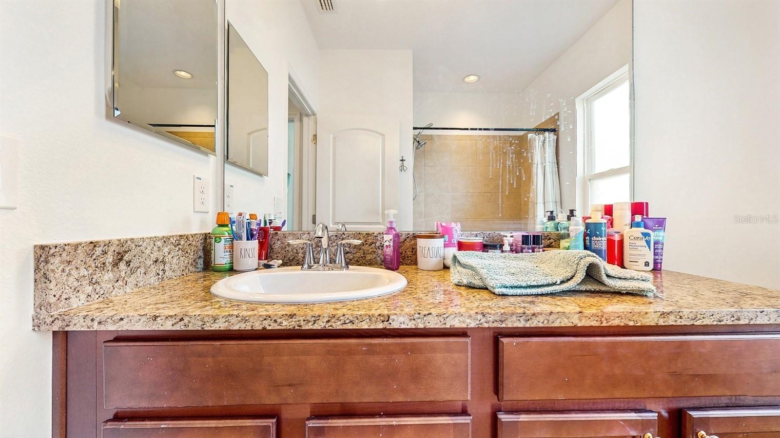 8111 BRICKLETON WOODS AVE, GIBSONTON, FL, 33534