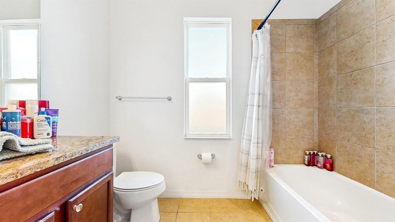 8111 BRICKLETON WOODS AVE, GIBSONTON, FL, 33534