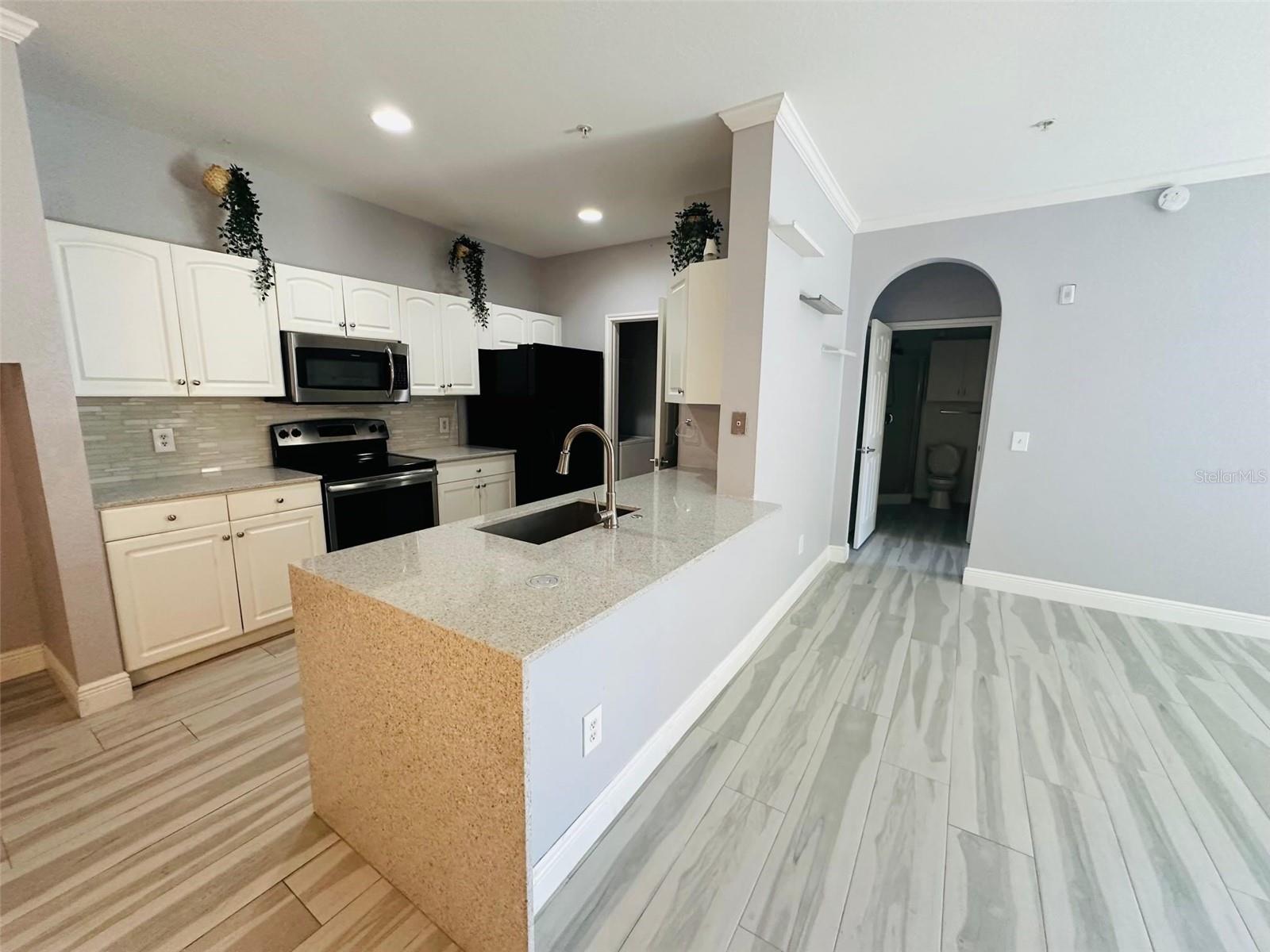 860 N ORANGE AVE #460, ORLANDO, FL, 32801