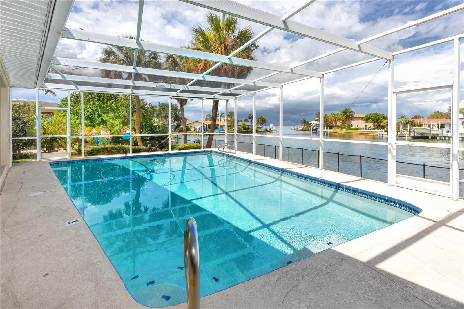 2096 MASSACHUSETTS AVE NE, ST PETERSBURG, FL, 33703