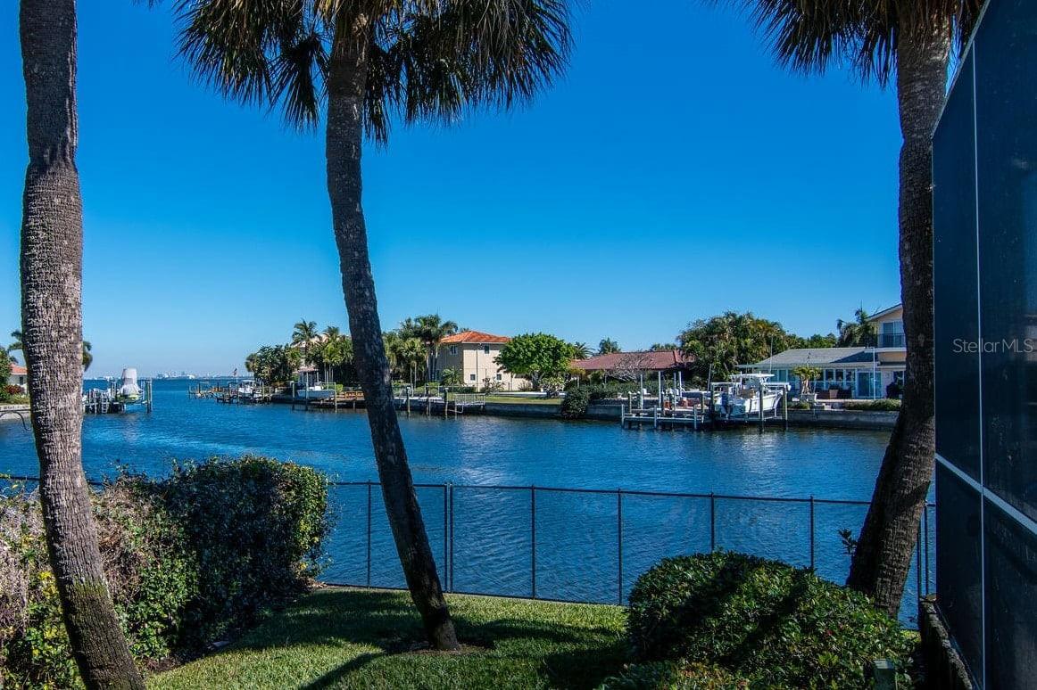 2096 MASSACHUSETTS AVE NE, ST PETERSBURG, FL, 33703